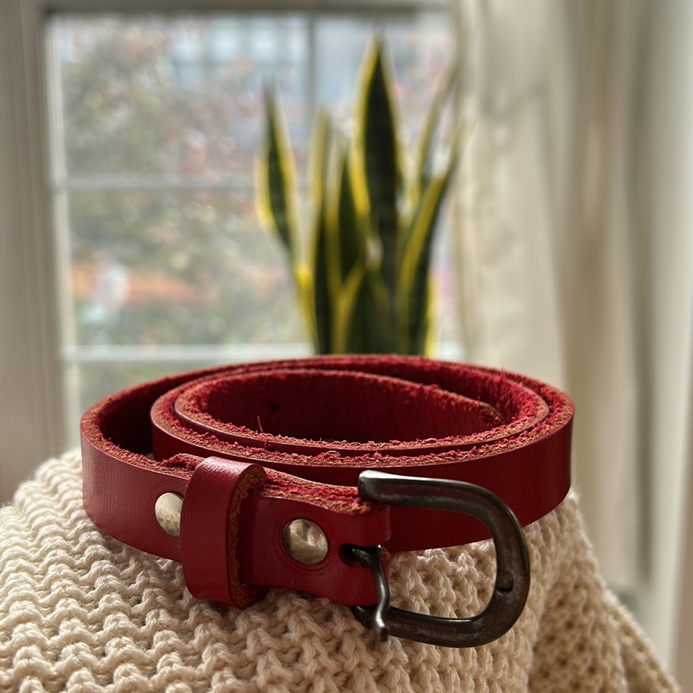 Red leather belt in XS